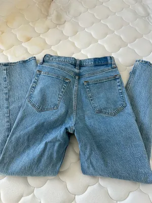 Abercrombie High-Rise Jeans 90s Straight thumbnail 4