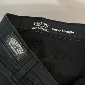 Levi's 🔥🔥 5/$25 sale 🔥🔥 Signature Curvy Straight Leg Jeans Black Size 20W thumbnail 5
