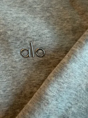 Alo Yoga heather grey sweatshirt Size M #yogawear #athleisure thumbnail 3