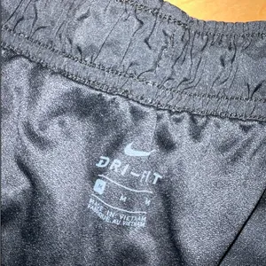 Nike Women's Dark Gray Athletic Shorts thumbnail 3