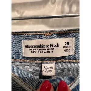Abercrombie &‎ Fitch Curve Love Ultra High Rise 90s Straight Jeans Light Wash 29 thumbnail 3