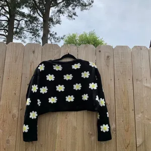 Cider Black & white flower cropped oversized sweater‎ size small thumbnail 6