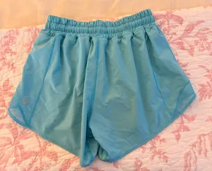 Lululemon Shorts Hotty Hot 2.5" Low-Rise thumbnail 3