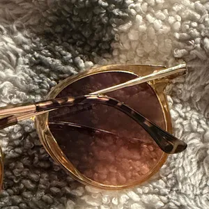 Stylish Gold Sunglasses thumbnail 5