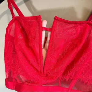 ✨ Victoria’s Secret Red Lace‎ Sexy Unlined Strapless Bra Large thumbnail 3