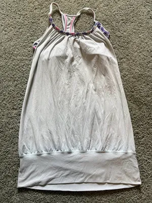 Lululemon Tank Top Womens Size 6 Built In Bra Light Gray Athleisure Athletic thumbnail 1