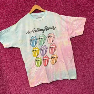 The Rolling Stones Hot Lips Pop Art Rock Pastel Tie Dye XL thumbnail 3