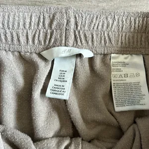 H&M lounge shorts thumbnail 3