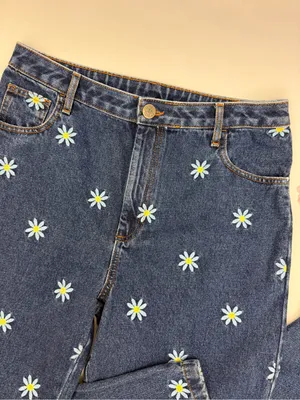 Lucy & Yak Dana Jeans Daisy Mae Embroidery Organic Cotton High Rise 80s Mom thumbnail 9