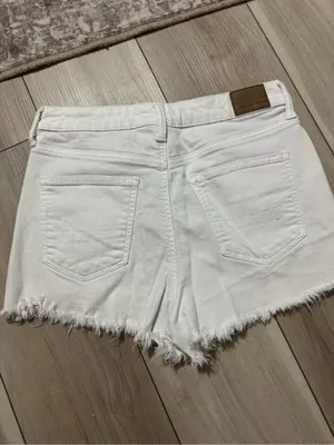 American Eagle Outfitters White Distressed Frayed Hem Denim Shorts thumbnail 3