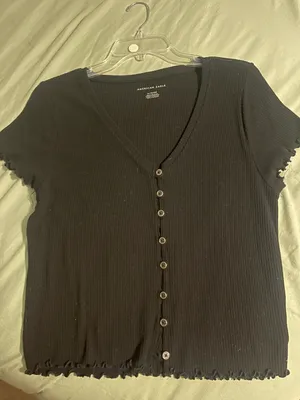 American Eagle s Black Top thumbnail 1