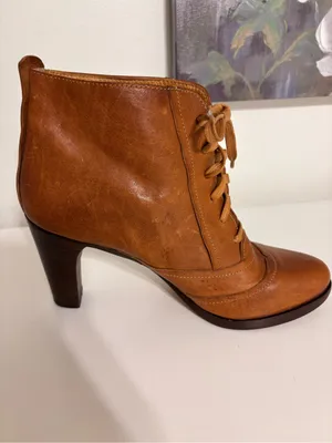 Frye womens 9.5 M Bella Hi Lace Up 77112 Brown Ankle Boots Bootie 4” Heel Italy thumbnail 5