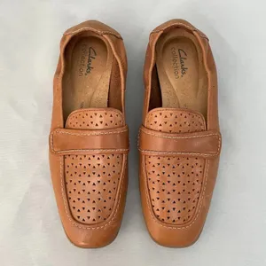 Clarks Collection Lyrical Way Shoe Size 7 Brown Leather Loafers Flats Perforated thumbnail 2