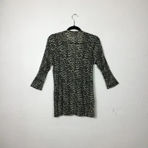 Charlotte Tarantola Anthropologie Women’s Cardigan Size S Animal Print Botton up. thumbnail 2