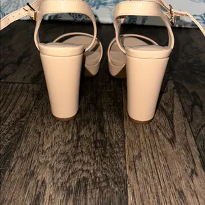 Women's Beige Sandals Size 7.5 thumbnail 3