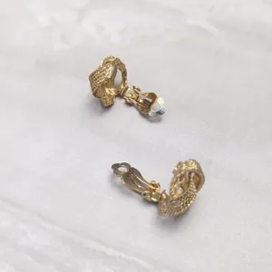 Vintage Clip On Earrings Gold Tone Patterned Knot Design - Fair Condition thumbnail 9