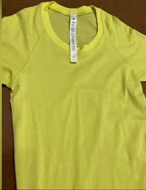 Lululemon Swiftly Tech Short Sleeve Size 2 thumbnail 1