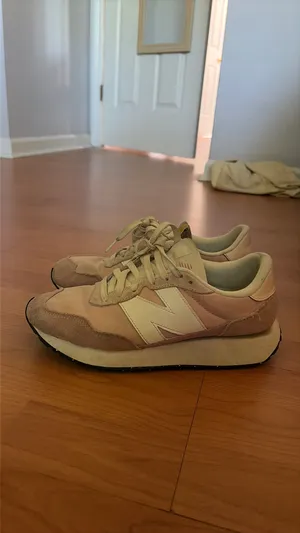 New Balance 237 Women’s Sneakers thumbnail 2