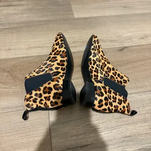 J Crew Calf Hair Leopard Print Chelsea‎ Ankle Boots size 6 thumbnail 4