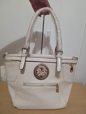 Beautiful white purse thumbnail 1