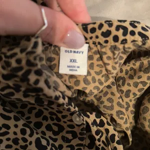 Old Navy Leopard Button Up Top thumbnail 4