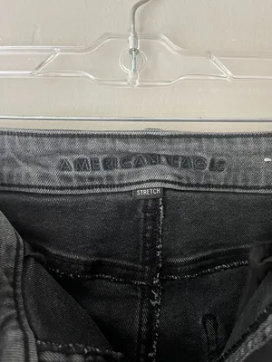 American Eagle Sz 8 reg. Black Jeans High-rise mom jeans with a straight leg cut thumbnail 4