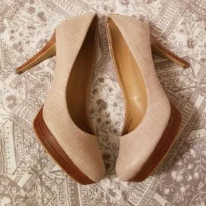 Tahari Sofia heel size 6M thumbnail 2