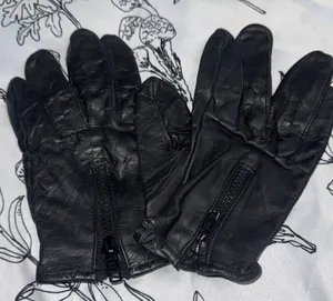 Black Leather Women's Gloves thumbnail 1
