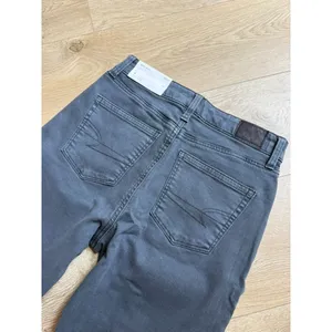 NWT Womens American Eagle Mom jeans high rise stretch gray distressed size 4/27 thumbnail 13