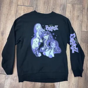 Bratz Dolls Sweatshirt Women's Size M Oversized Black EUC Y2K Streetwear 90s thumbnail 2