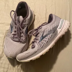 Brooks Adrenaline GTS 21 Running Shoe thumbnail 1