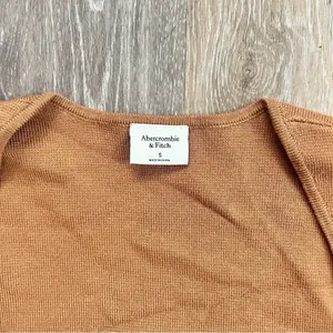 Abercrombie & Fitch Long Sleeve Sweetheart Knit Top thumbnail 2