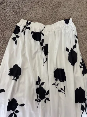 White Midi Skirt with Black Floral Print and Elastic Waist / M21 thumbnail 2