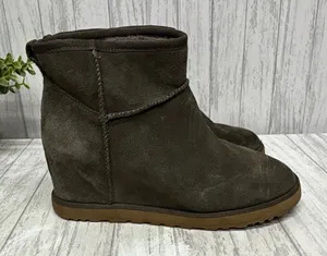 Womens Size 8 UGG Australia Classic Mini Gray Suede Shearling Lined Bootie thumbnail 1