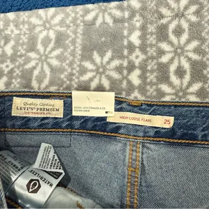 NWT‎ Levi’s Women’s High Rise Loose Flare Leg Relaxed Ripped Knee Size 25 x 32 thumbnail 9