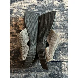 SBICCA Wedge Sandals Metallic Silver Gray/Black Sole Women's 8M Handmade In USA thumbnail 6