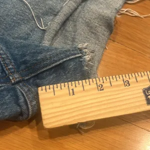 Abercrombie & fitch The mom high rises distressed Jean shorts size 32/14 . thumbnail 5