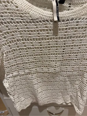 Topshop Cream Crochet Short-Sleeve Knit Crop Top thumbnail 2