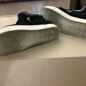 Boots Soda Black Fur-Lined Winter Boots size 8 no flaws!! thumbnail 4
