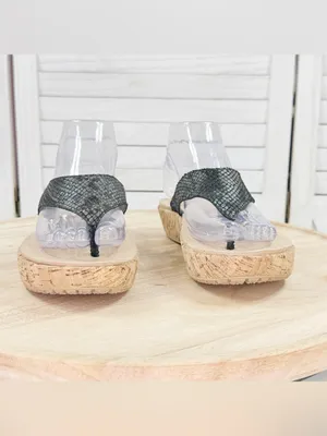 Crocs A Leigh Faux Cork Wedge Thong Sandals Black Tan Size 7 202035 thumbnail 2