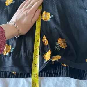 Bubble-Sleeve Wrap Top in Floating Florets Size M thumbnail 6