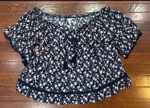 American Eagle on or off shoulder lace detail floral top size large thumbnail 2