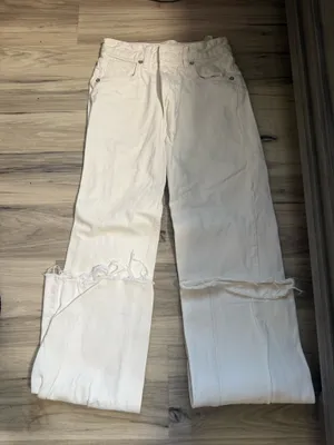 White ZARA Jeans thumbnail 1