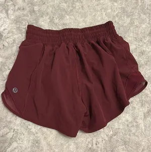 Lululemon Shorts hotty hot 2.5 high rise  thumbnail 2