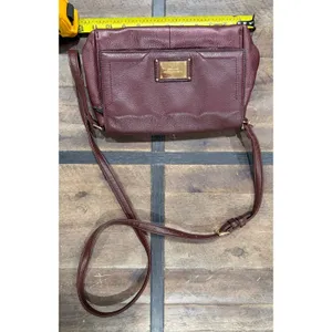 Tignanello Burgundy Pebbled Leather Crossbody Bag Gold Hardware Adjustable Strap thumbnail 2