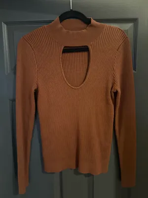 Abercrombie rust sweater w/ key hole cutout L thumbnail 1