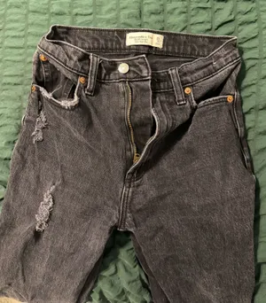 Black Abercrombie Jeans Ultra High-Rise 90s Straight thumbnail 1
