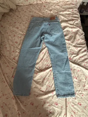 Light Wash Levi’s Jeans thumbnail 2