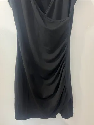 Just Quella Sleeveless Black Draped V-Neck Dress thumbnail 2