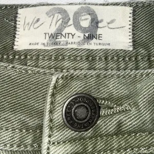 Free People We The Free‎ Maggie Jeans Distressed Ripped Green Frayed Hem Size 29 thumbnail 3